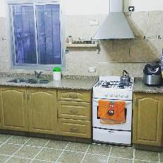 En zona comerc. de Quilmes Oeste casa ph con garage en venta.
