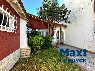 Venta de chalet con 4 dormitorios en zona resid. de Quilmes Este.