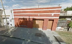 En zona barrio de Bernal Oeste venta de casa con 2 baños.