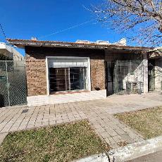 En zona barrio de Quilmes Oeste casa ph de 52 m² en alquiler.