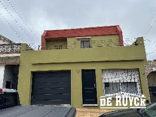 Casa con 3 dormitorios en venta en zona barrio de Barrio Parque.