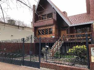 Venta de casa de 357 m² en zona resid. de Banfield Oeste Lomas de Zamora.