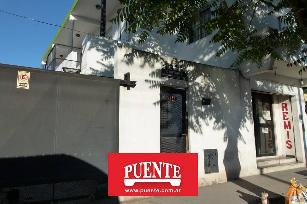 En zona resid. de Monte Grande casa de 15 años de antigüedad en venta.
