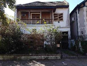 En zona resid. de Banfield Oeste Argentina casa de 4 ambientes en venta.