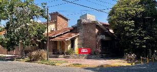En zona resid. de Banfield Oeste venta de casa apto profesional.