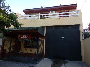 En zona resid. de Banfield Este Lomas de Zamora casa de 360 m² en venta.