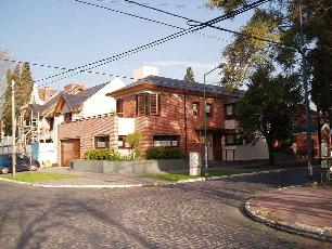 Casa con 3 dormitorios en venta en zona resid. de Banfield Oeste.