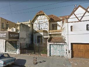 En zona resid. de Banfield Oeste casa de 300 m² en venta.