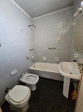 Departamento en estado bueno en venta a 3 cuadras de la estación en Lanus Oeste GBA Sur.