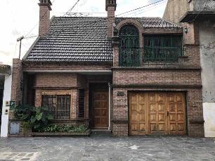 Oportunidad en Lanus Oeste venta de casa para 2 familias sobre lote de 8.66 x 50.00.