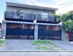 En Lomas de Zamora Oeste casa con 2 baños en venta.