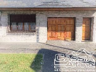 Casa de 25 años de antigüedad en venta en zona res/ind de Lanus Oeste.