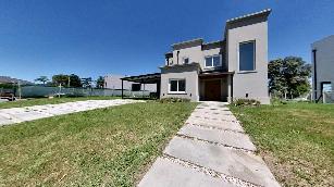 En zona resid. de Ezeiza GBA Sur venta de casa de 180 m².