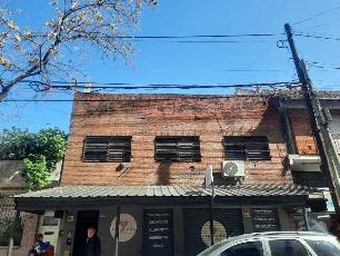 A 3 cuadras de la estación en Lanus Oeste inmueble comercial de 100 m² en alquiler.