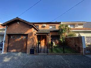 Venta de casa de 230 m² en zona resid. de Lomas de Zamora Oeste.