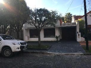 En zona resid. de Banfield Oeste casa de 120 m² en venta.
