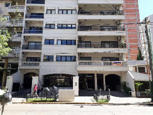 En zona barrio de Banfield Este venta de departamento con 2 baños.