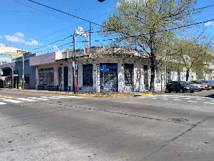 En zona com/res de Valentin Alsina Lanus inmueble comercial sobre lote de 8.66 x 34.00 en alquiler.