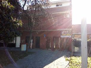 Casa de 4 ambientes en venta en zona resid. de Lanus Oeste.
