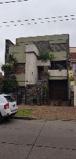 En zona barrio de Lanus Oeste casa de 400 m² en venta.