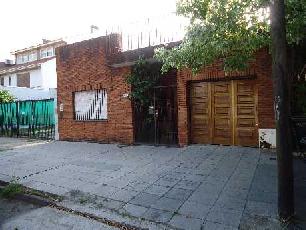 Casa de 35 años de antigüedad en venta oportunidad en Lanus Oeste.