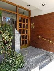 En zona comerc. de Lanus Oeste departamento en estado m.bueno en venta.