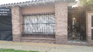 Venta de casa ph en estado m.bueno en zona barrio de Remedios de Escalada Oeste.