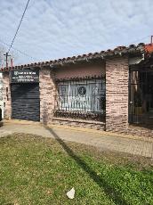 Casa ph de estilo clasico en venta oportunidad en Remedios de Escalada Oeste.