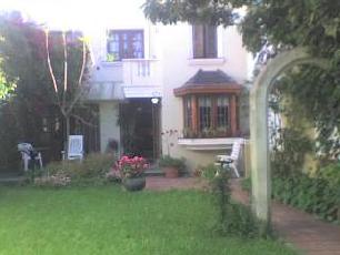A 3 cuadras de la estación en Lanus Oeste Argentina venta de chalet con 4 dormitorios.