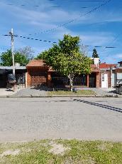 En Monte Chingolo GBA Sur venta de casa de 3 ambientes.