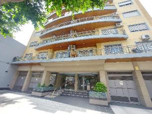 Alquiler de departamento en estado m.bueno en zona barrio de Lanus Este.