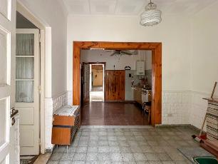En zona barrio de Avellaneda Oeste casa de 178 m² en venta.