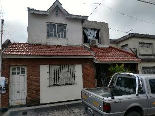 En zona resid. de Lanus Este venta de casa con 3 dormitorios.
