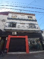 A una cuadra de la estación en Lanus Este alquiler de departamento tipo casa en estado m.bueno.