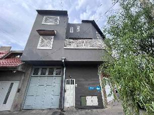 Venta de departamento tipo casa a 5 cuadras de avenida principal a 7 cuadras de la estación en Remedios de Escalada Este.