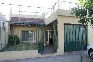 En zona barrio de Remedios de Escalada Este venta de departamento tipo casa apto crédito.