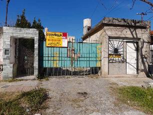 Alquiler de galpon en estado regular en zona barrio de Lanus Este GBA Sur.
