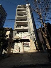 Departamento con 2 baños en venta en zona residencial de Lanus Este.