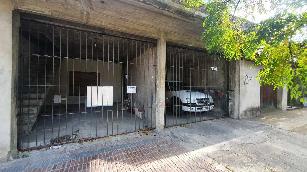 Venta de casa de 420 m² en zona barrio de Lanus Este.