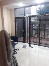 En Lanus Este venta de local apto profesional.