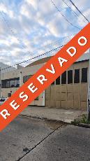 En zona barrio de Lanus Oeste GBA Sur galpon en estado bueno en alquiler.