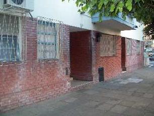 Alquiler de departamento de 2 ambientes a 3 cuadras de la estación en Lanus Este GBA Sur.