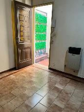 Alquiler de departamento tipo casa de 2 ambientes en zona resid. de Lanus Este GBA Sur.
