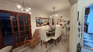 En zona barrio de Lanus Oeste venta de casa con 3 baños.