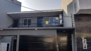 Alquiler de departamento tipo casa en muy buen estado oportunidad en Lanus Este.