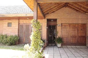 En zona residencial de Banfield Oeste GBA Sur venta de casa de 260 m&sup2;.