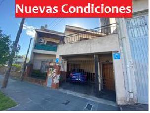 En zona resid. de Remedios de Escalada casa ph de 3 ambientes en venta.