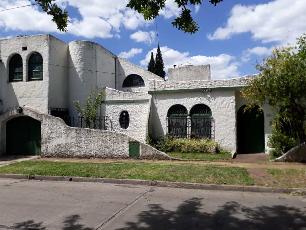 Casa con 2 dormitorios en venta en zona resid. de Parque Johnston.