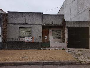 Casa con garage en venta en zona res/ind de Villa Lynch General San Martin.