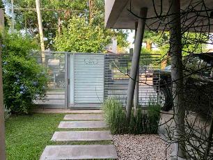 En zona resid. de Parque Quirno casa de 240 m² en venta.